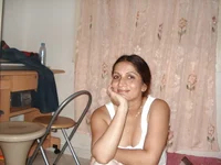 Desihot00007's Offline Chat Room