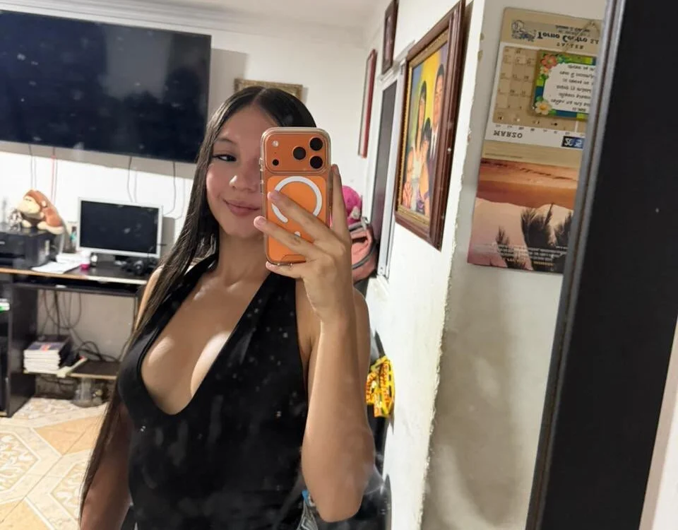 nahomi_salas' Offline XXX Chat