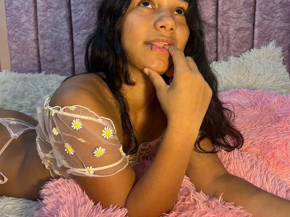 QueenSquirt24's Offline XXX Chat