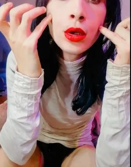 ammsexy1 Adlı Modelin Çevrimdışı XXX Sohbeti