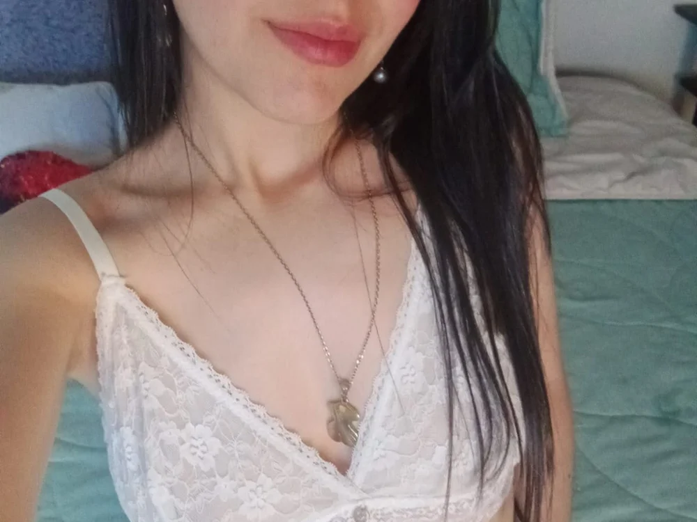 BELLA__FIORE's Offline Chat Room