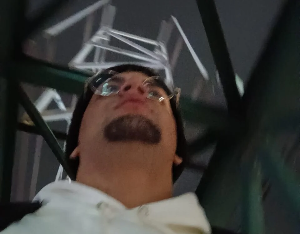 Elleo25cm's Offline Chat Room