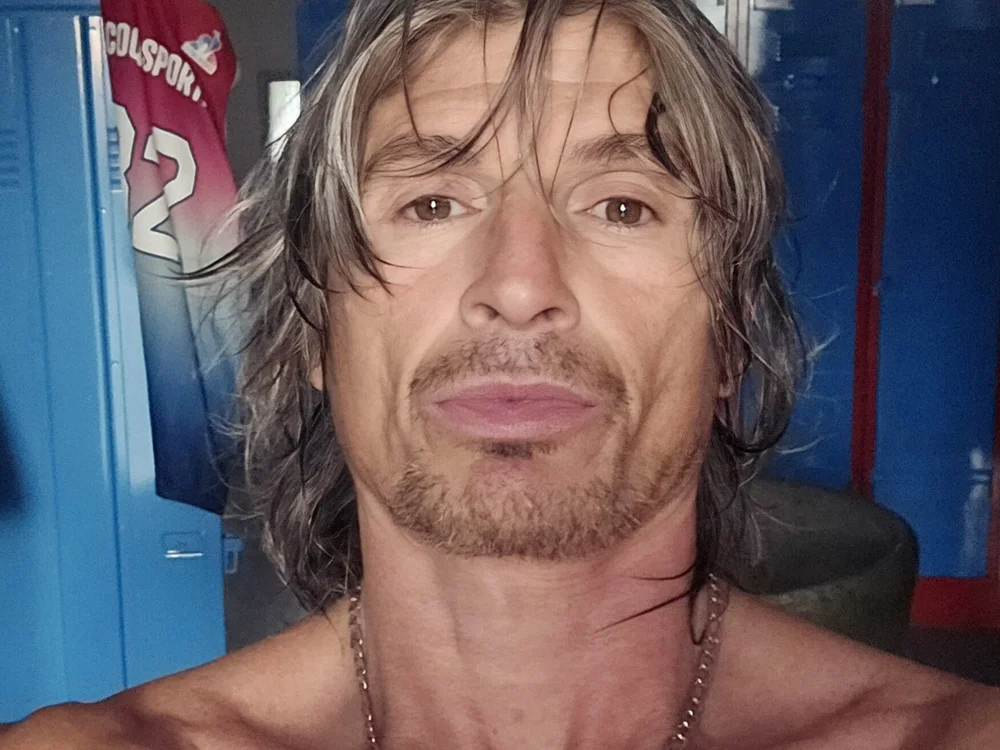 coltstudiogrouperic offline chatrum