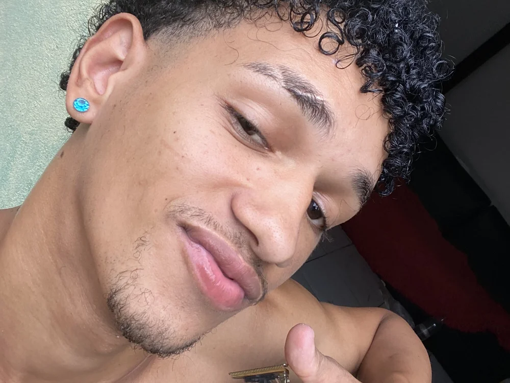 Lucascotrinta's Offline Chat Room