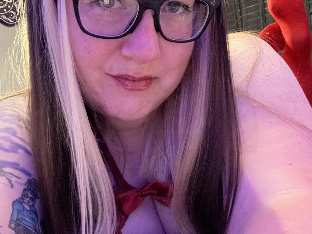 ShowMeMoreKor's Offline XXX Chat