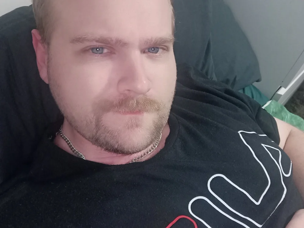 Themilkerman@xh's Offline Chat Room