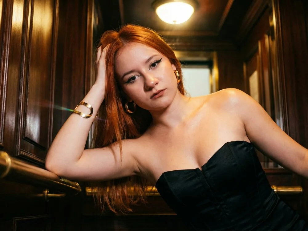 MollyShining's Offline XXX Chat