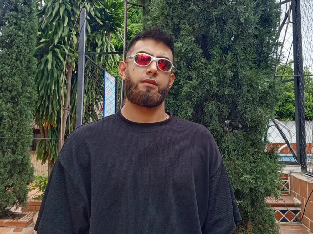 Sebastian_Hot_ Adlı Modelin Çevrimdışı Sohbet Odası