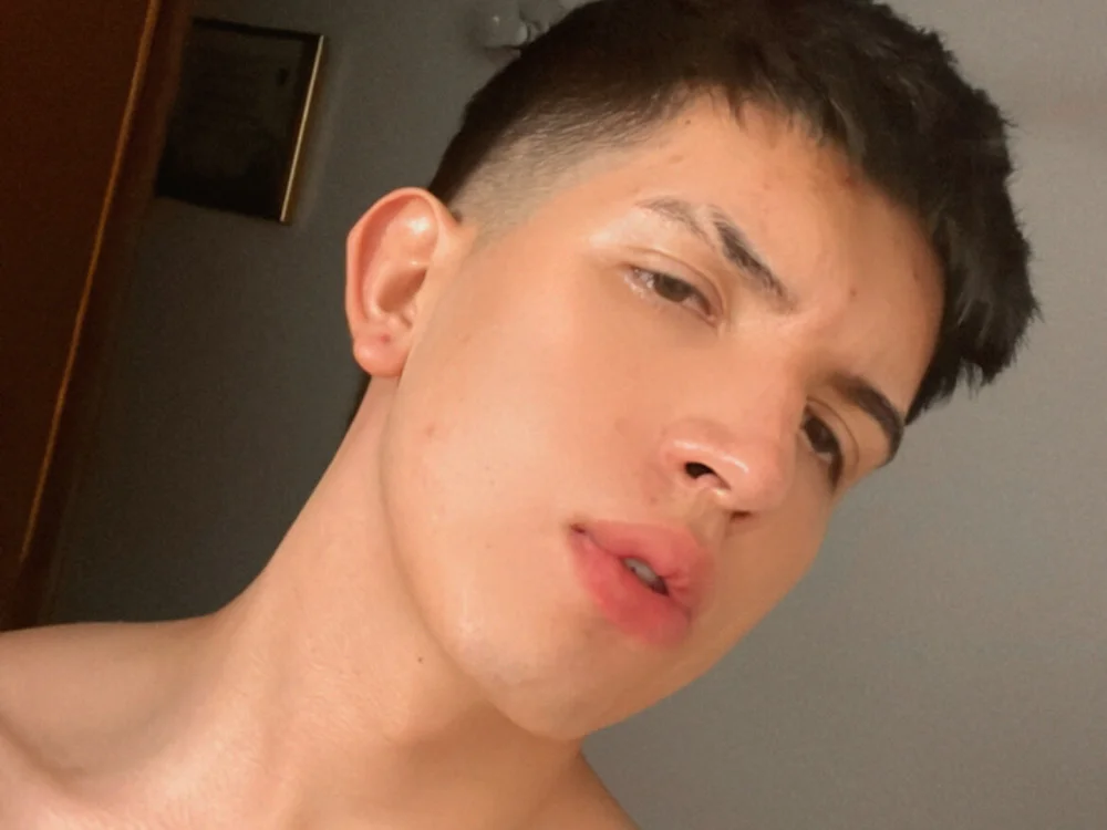 Strashmen_10's Offline XXX Chat