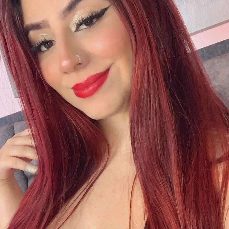 Sarah_23's Offline Chat Room
