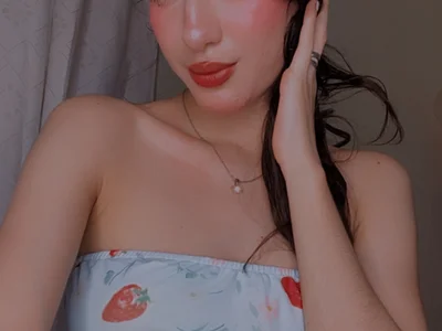 Emily-hottson Female Spanking Cam Striptease