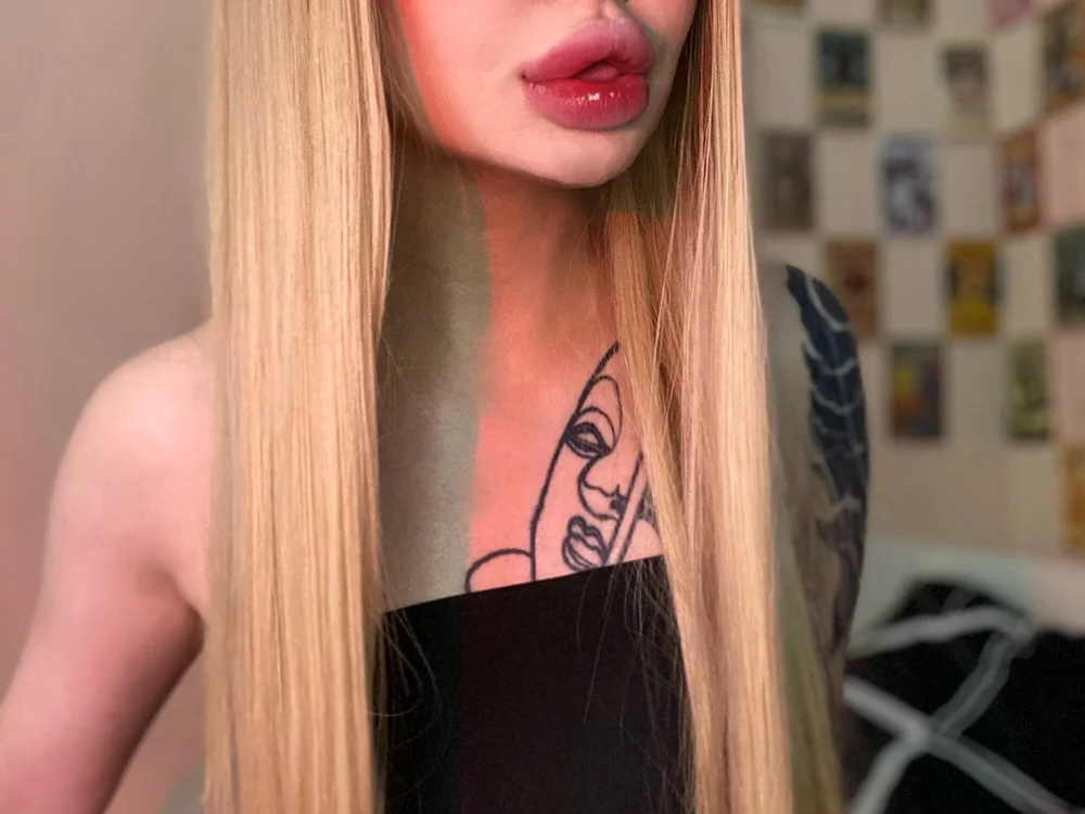 Pink_Rose__'s Offline Chat Room