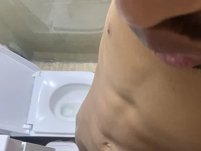 Lil_k1ng Male Shower Naked Cam