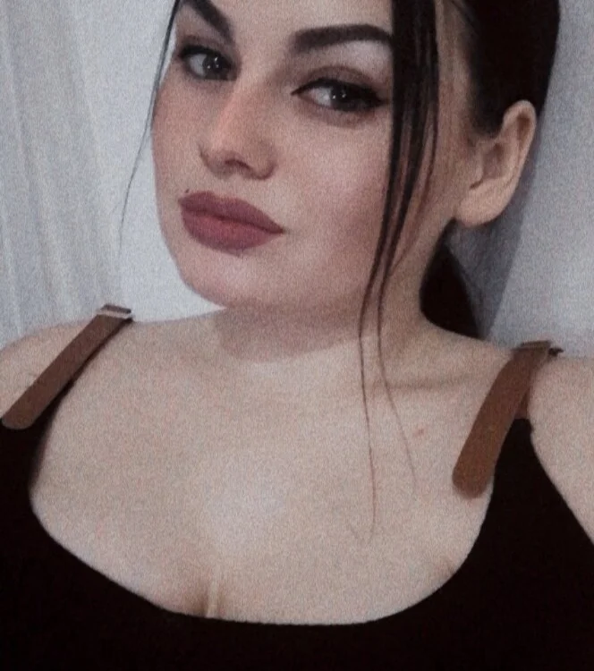 Miranda_Kiss' Offline Chat Room