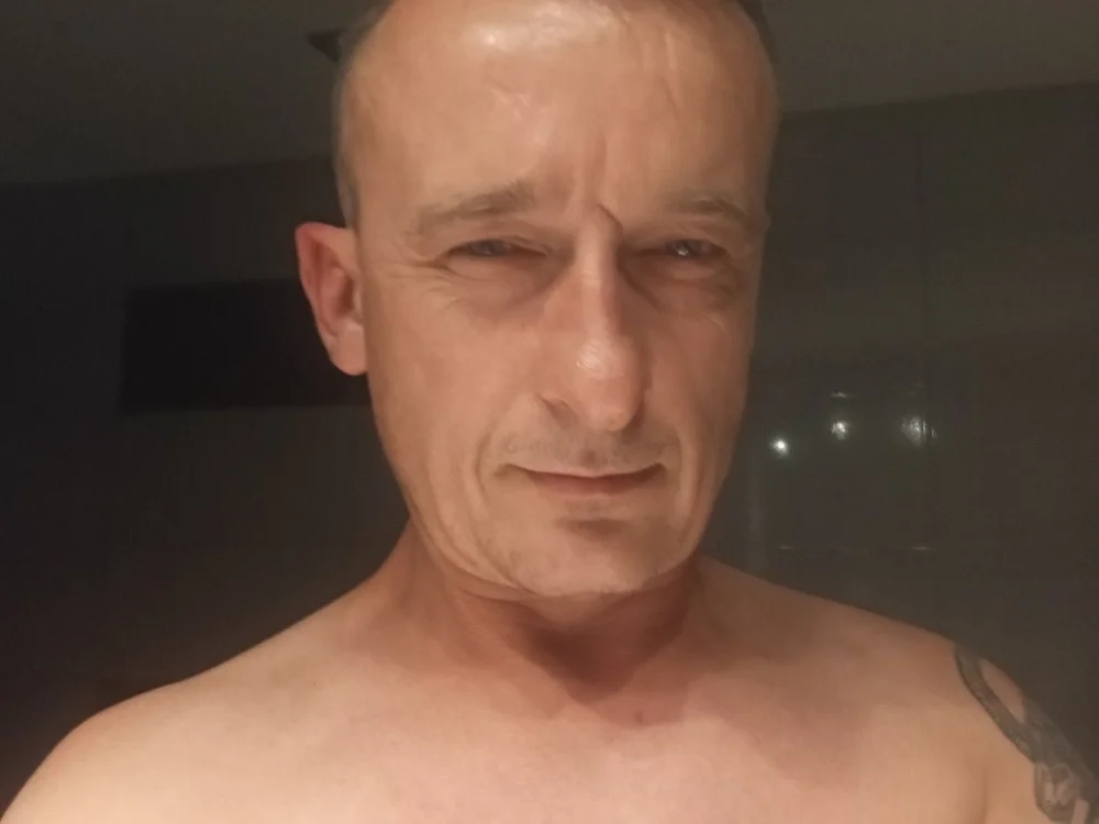 Rodzynek1421's Offline XXX Chat