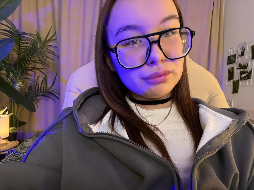 Estrella_Nouri offline XXX-chat