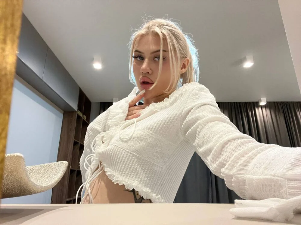 Kiara_ro_ Chat XXX offline