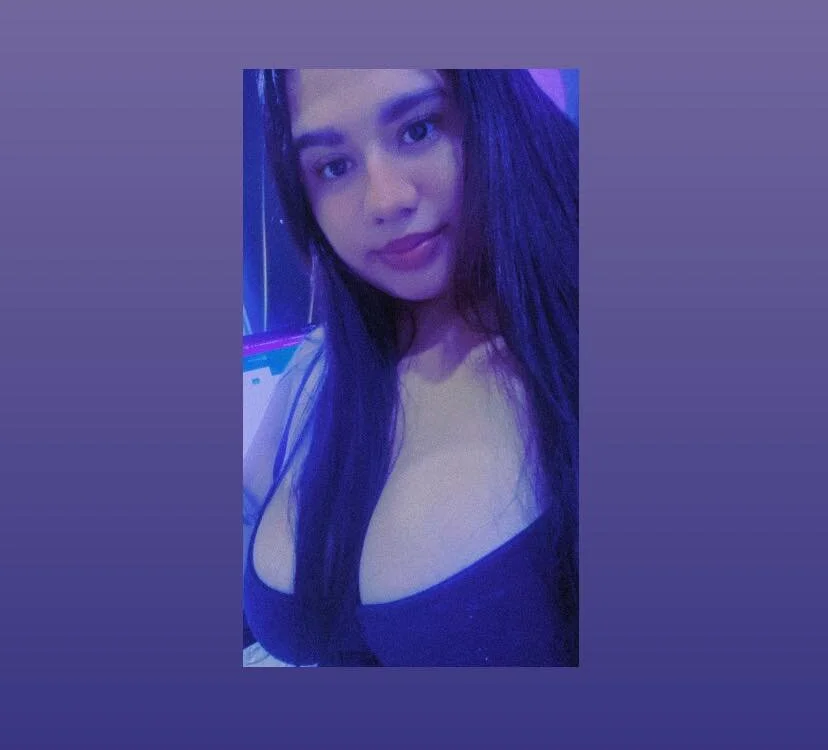 Vaiolet_2222's Offline XXX Chat