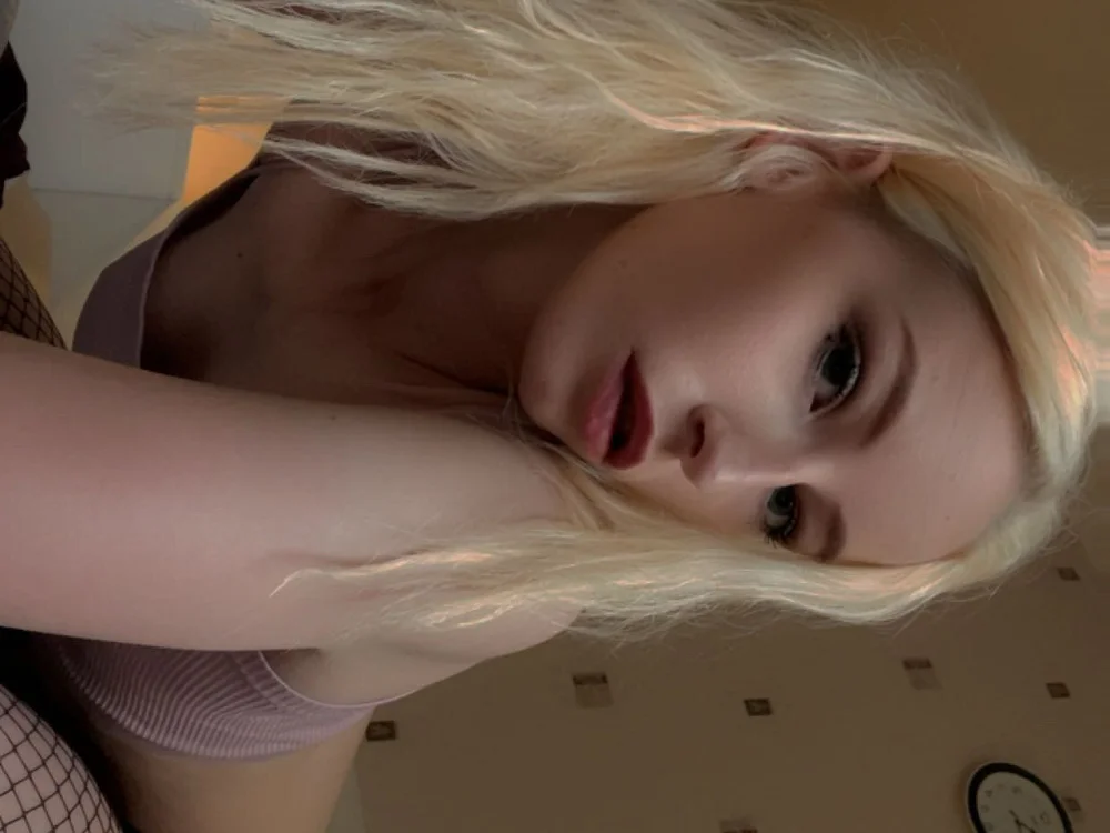 Dirty_Amy's Offline Chat Room