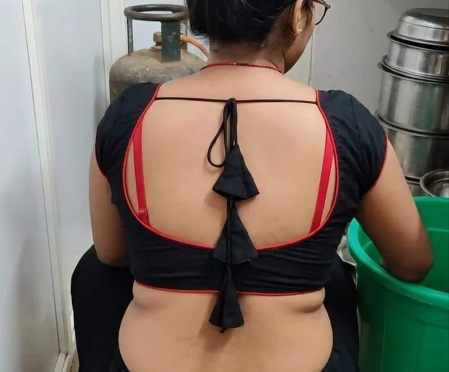 New_desi_girl01's Offline Chat Room