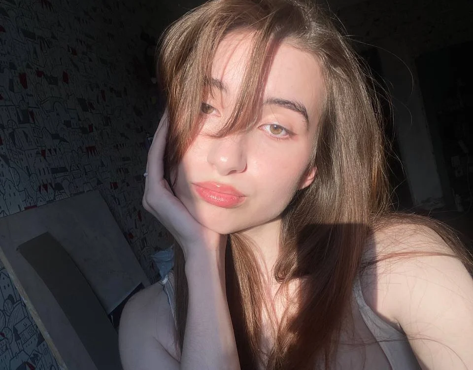 Adelina_Bliss Adlı Modelin Canlı XXX Sohbeti