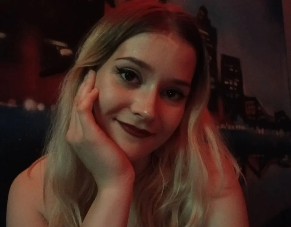 CrystleHeth: συνομιλία ΧΧΧ εκτός σύνδεσης