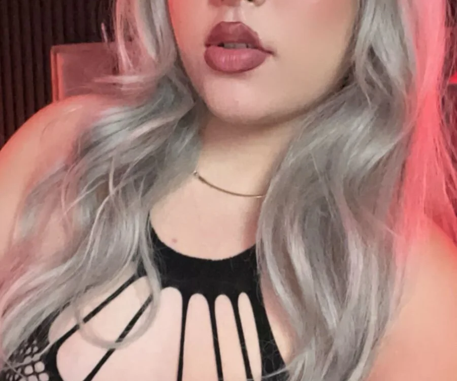 Emberrvelvet Offline XXX-Chat