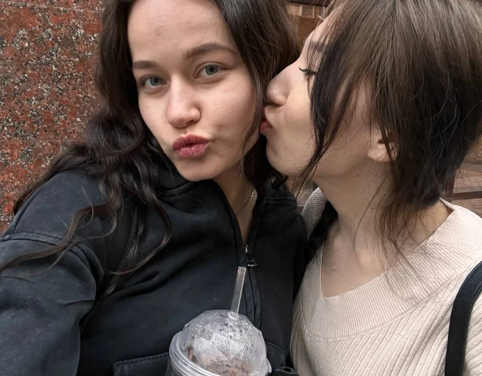 Two_cutiiees offline chatrum