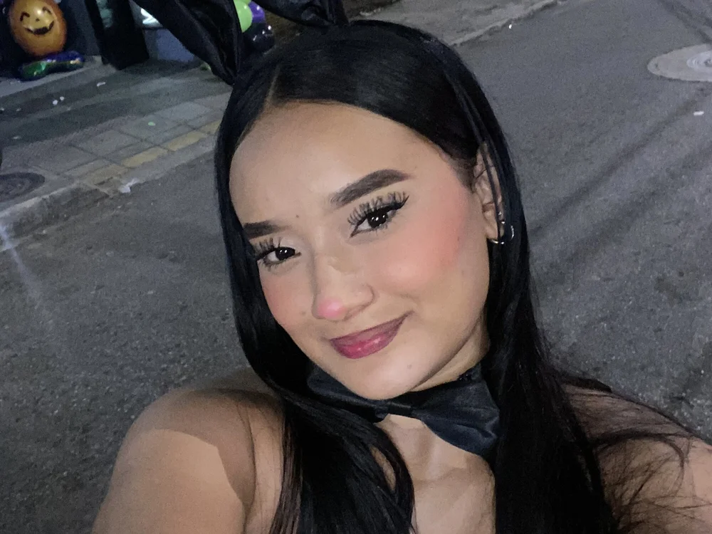 cami_244's Offline Chat Room