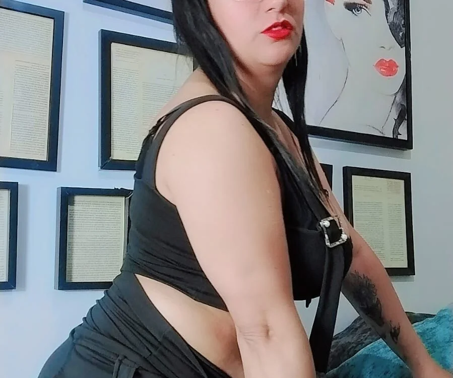 Dominatrix_ks 離線 XXX 聊天