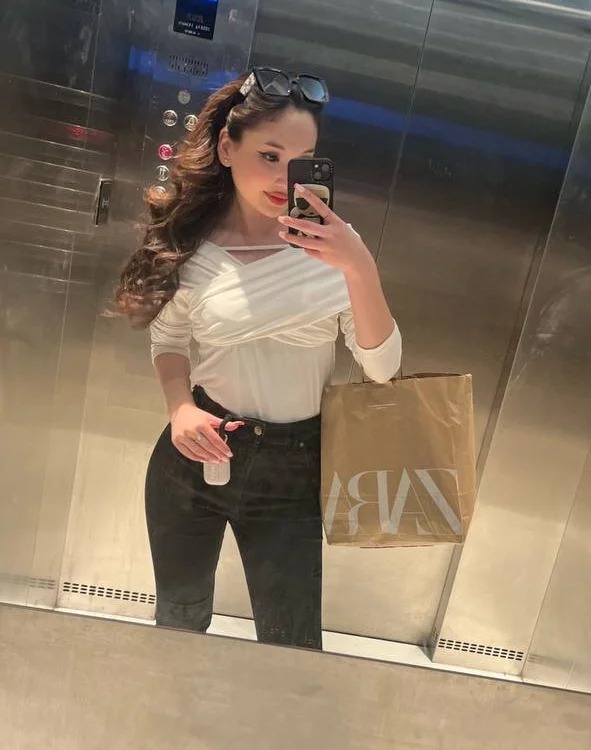 Angela_ravi offline chatrum