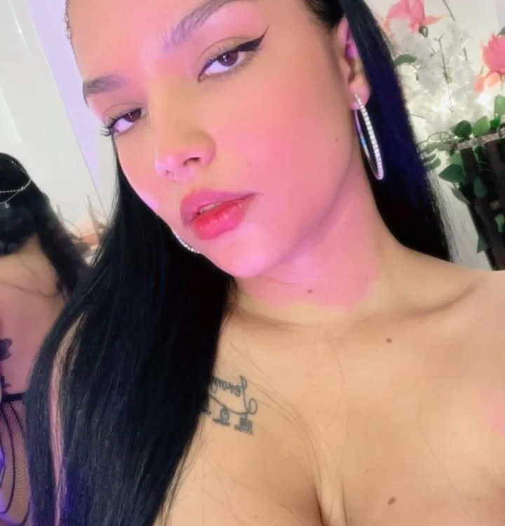 ariana_morelly's Offline XXX Chat