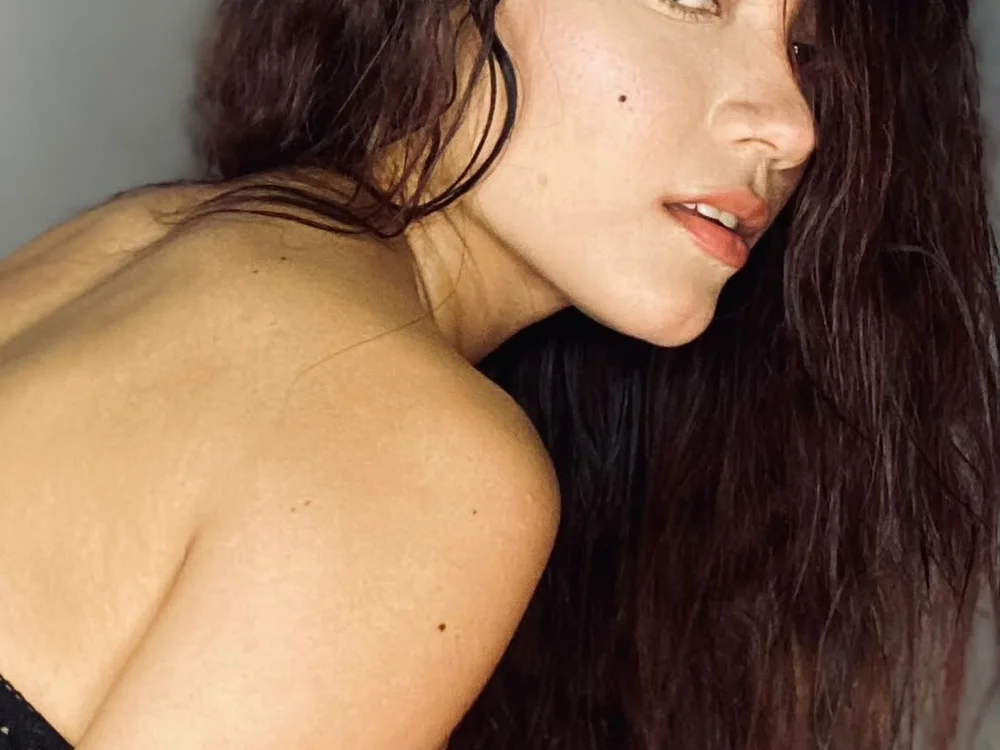 CamiRodriguez_'s Offline Chat Room