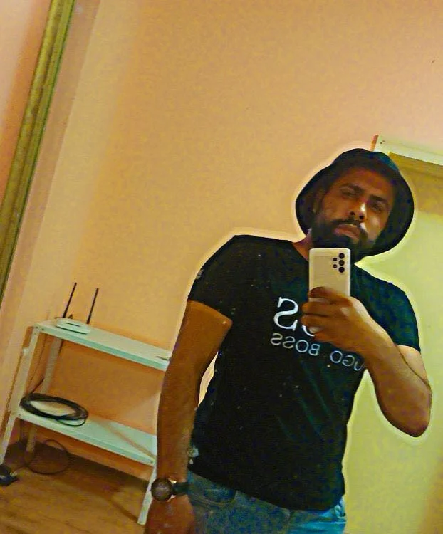 UfSefanosn Offline XXX chat