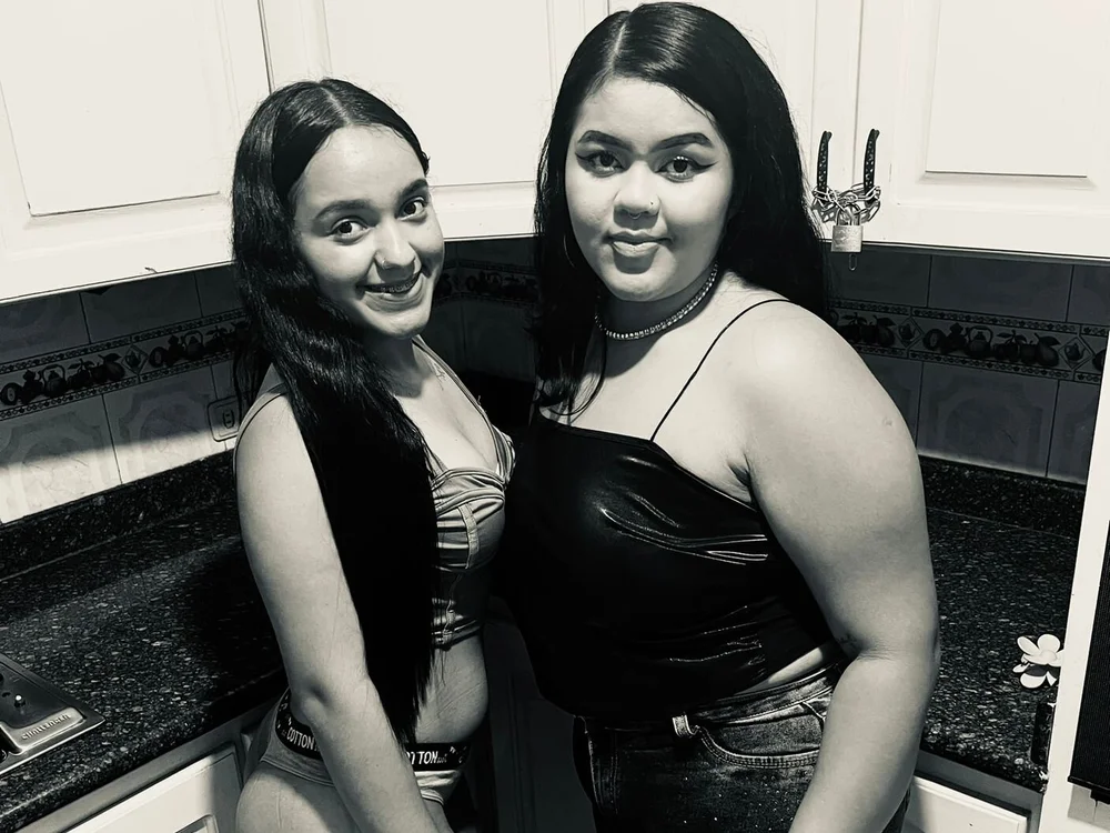 MiaANDzoe offline chatrum