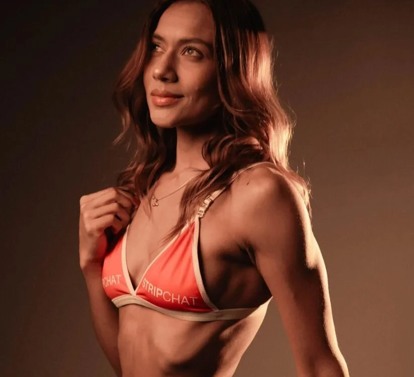 SofiaRios04 Adlı Modelin Çevrimdışı XXX Sohbeti