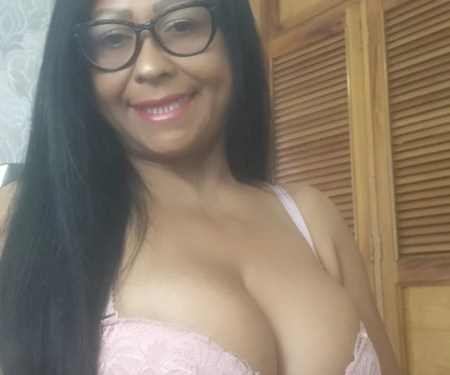 Perla_Sharid333's Offline Chat Room