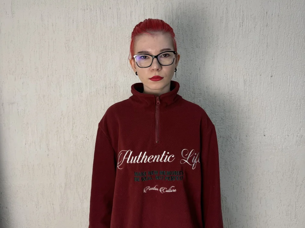 HollisHartell offline chatrum