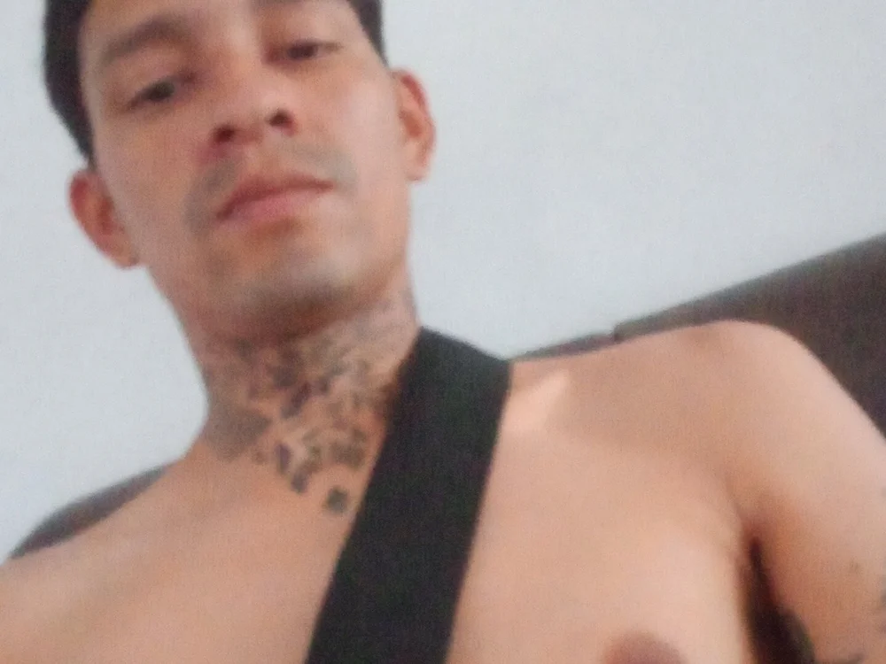 Kenitoo94: офлайн-секс-чат