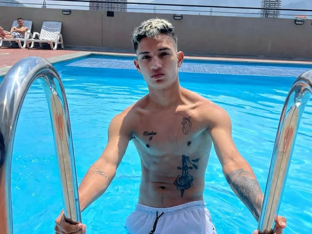 Boy_Leon_X Offline XXX Chat