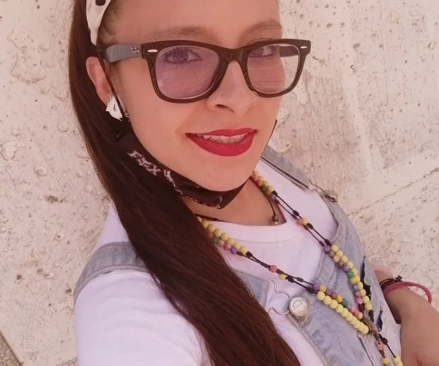 Skarlet_White offline chatrum