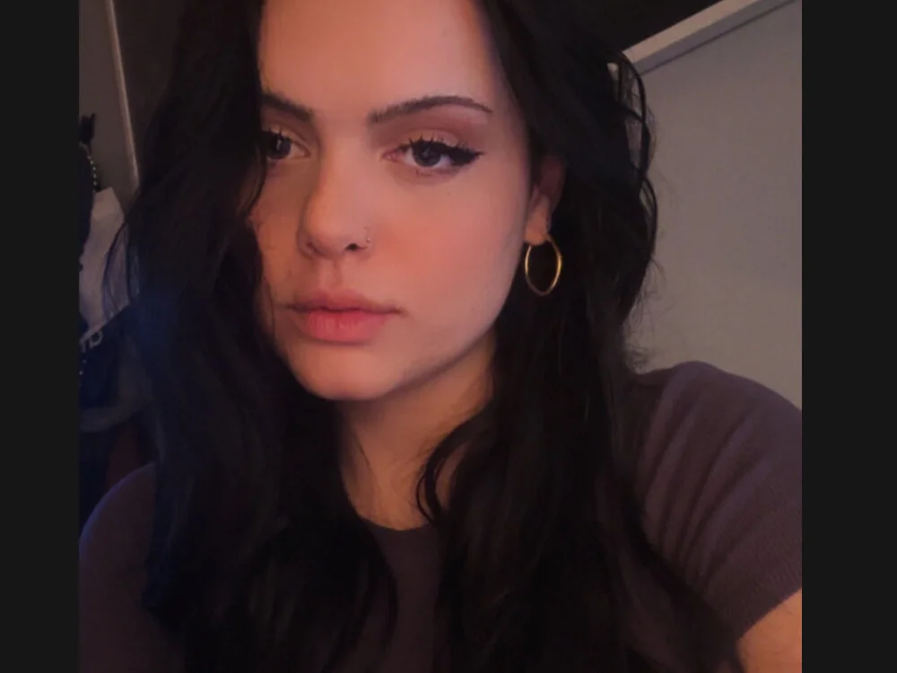 prettyanpink Adlı Modelin Çevrimdışı XXX Sohbeti