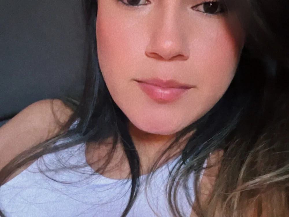 Marcela22m's Offline Chat Room