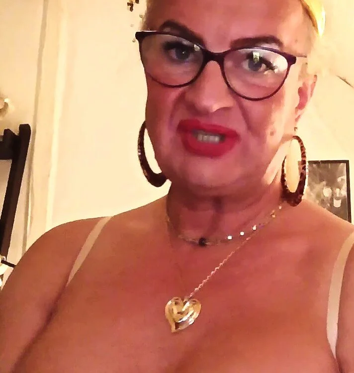 GinaBlonde live XXX chat