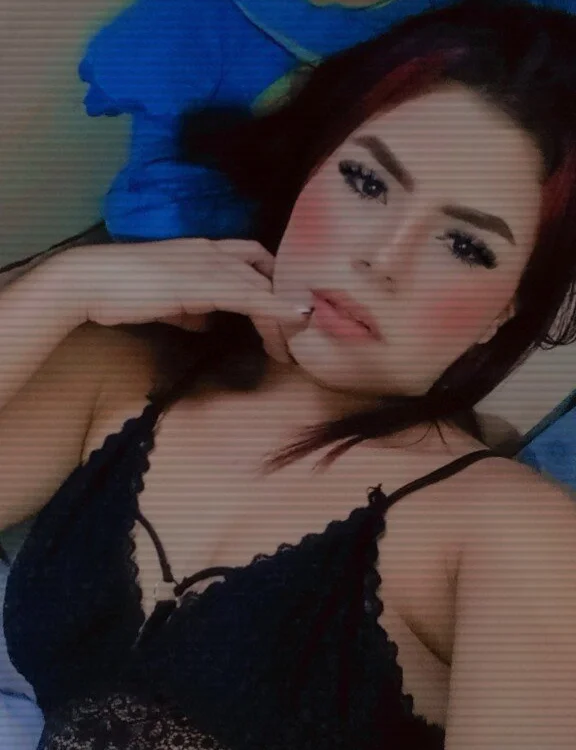 Hazel_Hill's Offline Chat Room