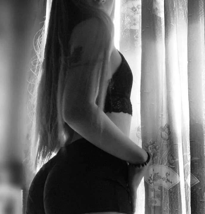 valen_thompson's Offline XXX Chat