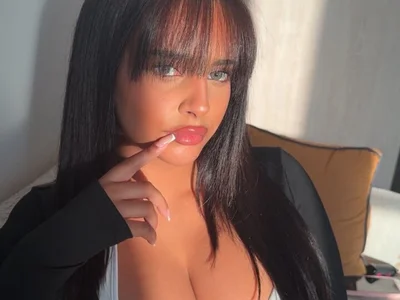 Thaliacmoi_ Female White Free Cam Striptease