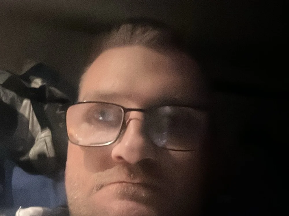 Offline chatovací místnost rconnell90