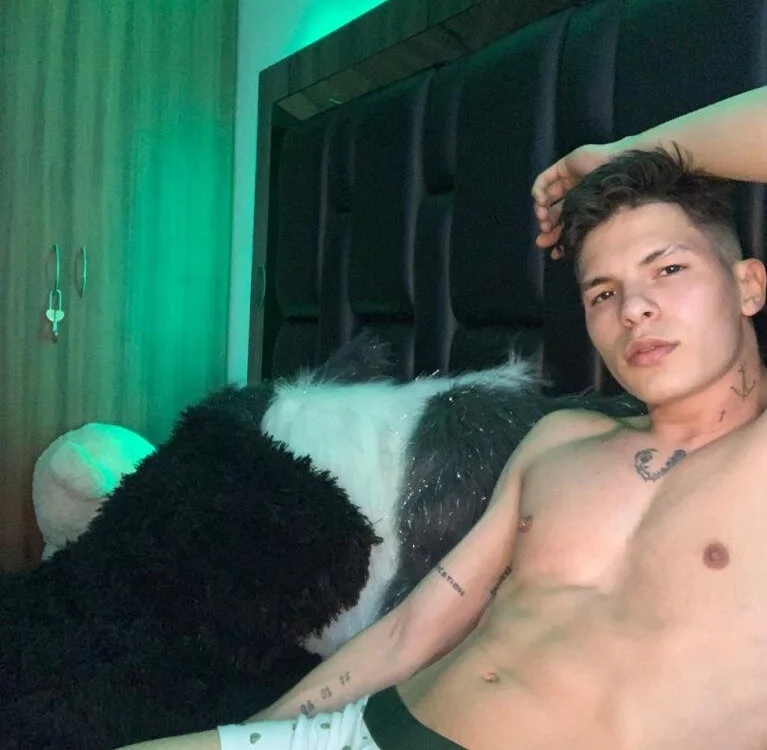 harrisoncuper Chat XXX offline