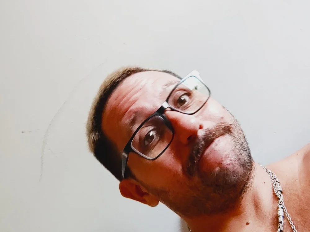 Andrewlitoral Offline XXX-Chat